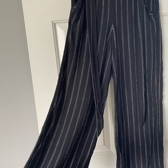Wilfred Aritzia | Cropped Ankle Pants | size XS | striped - Picture 3 of 11